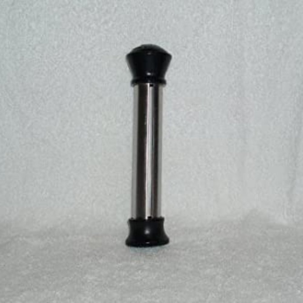 Pampered Chef The Corer 2415 - NIB